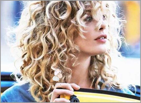 Jak Wydobyć Skręt Z Prostych Włosów?