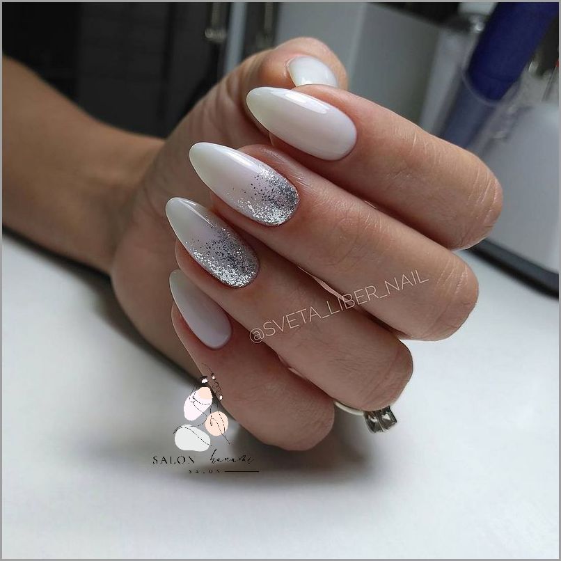 Jasne Paznokcie Z Brokatem - Przepiękny Efekt!