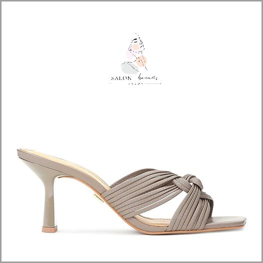 Klapki Na Koturnie Ccc - Przyciągają Uwagę!