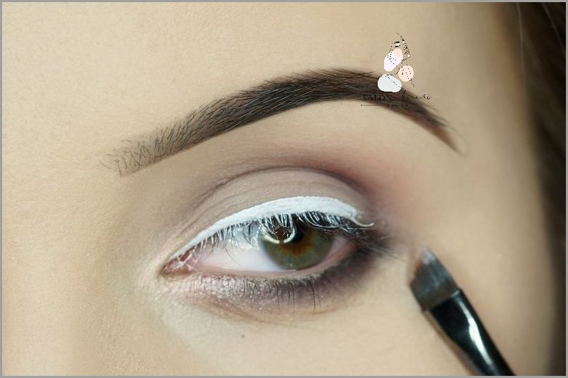 Niesamowity Makeup z Białą Kredką Do Oczu!