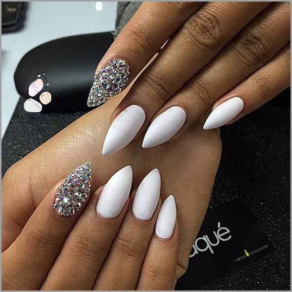 Uwielbiasz Beżowe Paznokcie z Białym?