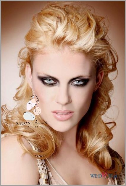 Zobacz, Jak Wyglądają Włosy Zaczesane Do Tyłu!