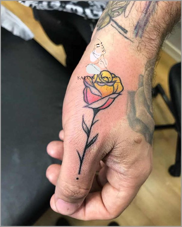 Tatuaż Na Żebrach Róża: Sprawdź, Co To Oznacza!