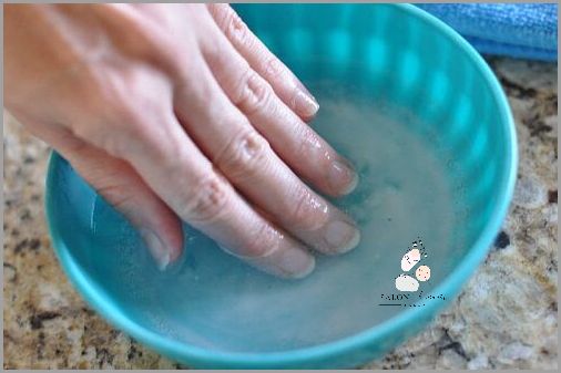 Ujawniamy Skuteczny Sposób na Schodzącą Skórę Z Dłoni!