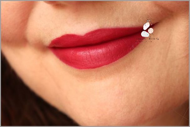 Uwaga! Brązowa Szminka Matowa - Hit tego Sezonu!