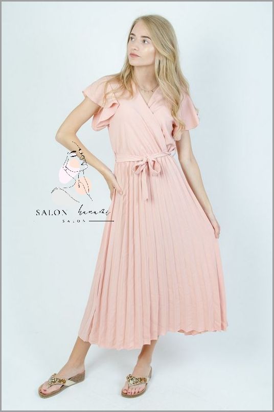 Wyjątkowa Sukienka z Asymetrycznym Dołem!