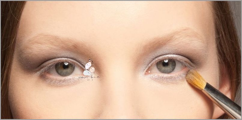 Zobacz, jak Przedłużone Rzęsy Uwydatniają Twój Makijaż!