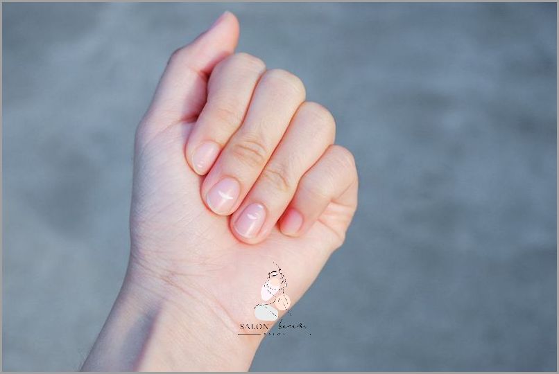 Białe Plamki Na Paznokciach U Dziecka - Sprawdź Czym Są! Białe Plamki Na Paznokciach U Dziecka - Sprawdź Czym Są!