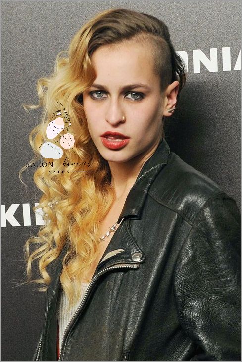 Dlaczego Przedzialek Na Srodku Glowy jest Trendem?