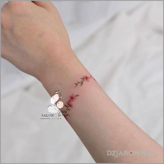 Tatuaż Bransoletka Z Kwiatów: Nowy Trend! Tatuaż Bransoletka Z Kwiatów: Nowy Trend!