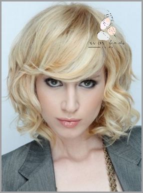 Zobacz, Jak Łatwo Przyciąć Krótkie Blond Włosy Do Ramion!