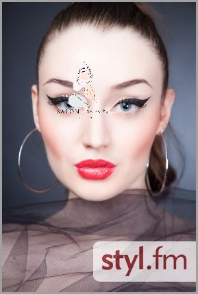 Zobacz, jak Czarno-Srebrny Makijaż Cię odmieni!