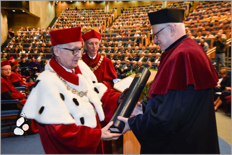 Czy Obowiązkowo Uczestniczyć w Inauguracji Roku Akademickiego? Czy Obowiązkowo Uczestniczyć w Inauguracji Roku Akademickiego?
