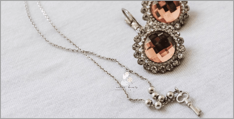 Jak Wyczyścić Srebrny Łańcuszek? Zaskakujące Sposoby!