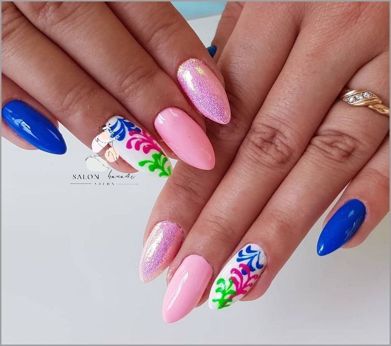 Królują Neonowe Wzory Geometryczne na Paznokciach!