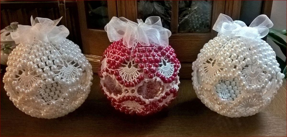 Bombki z cekinów - styl i blask w świątecznej dekoracji. Unikatowe ozdoby DIY