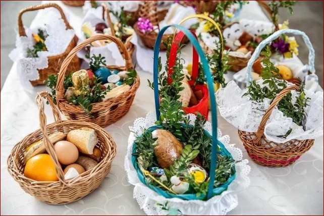 Co się wkłada do świeżonki wielkanocnej? Poznaj symboliczne znaczenie potraw!