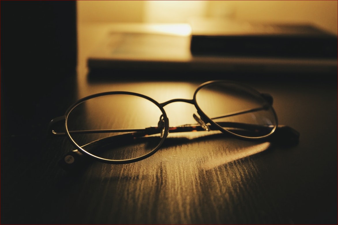 Czym czyścić okulary? Najlepsze metody i produkty dla krystalicznej czystości