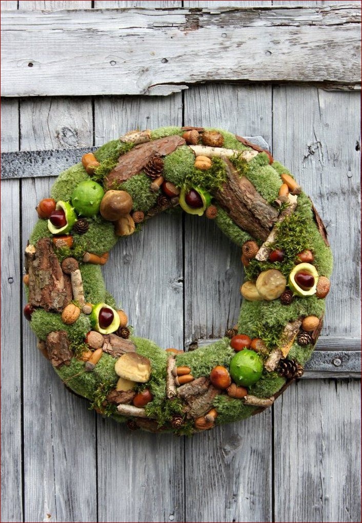 Jesienny wianek na drzwi DIY - stwórz piękną ozdobę z naturalnych materiałów