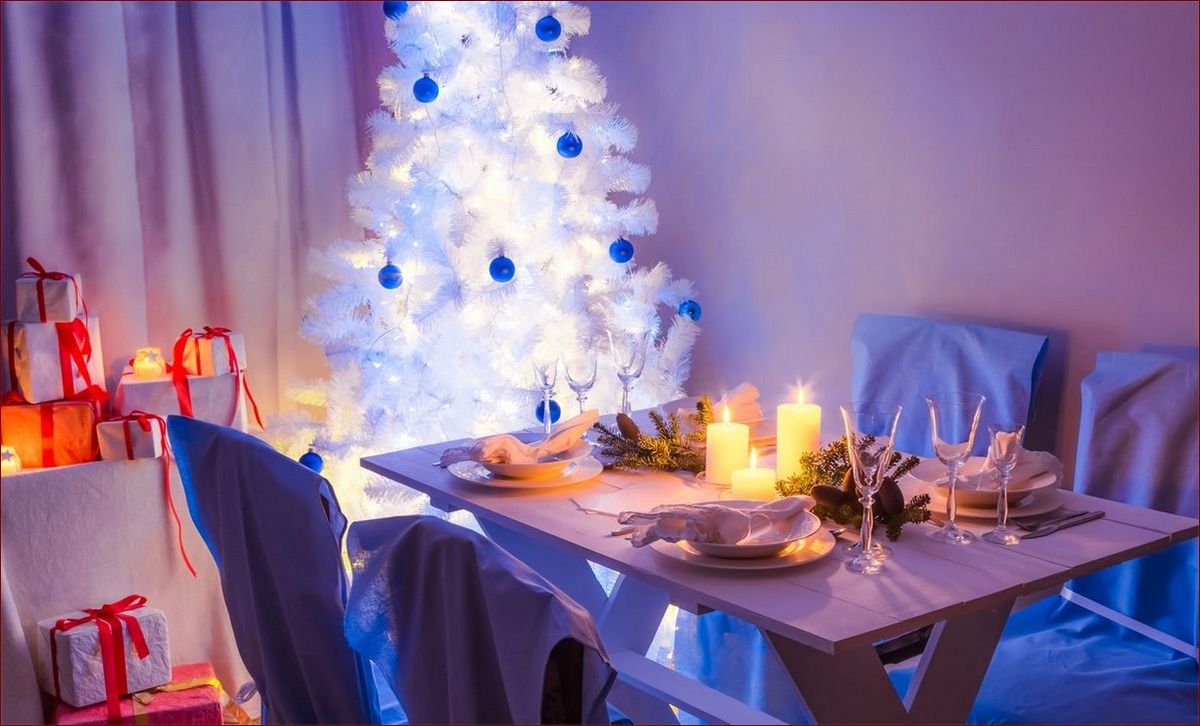 Biała choinka jak udekorować? Niezwykłe sposoby na elegancką choinkę w bieli