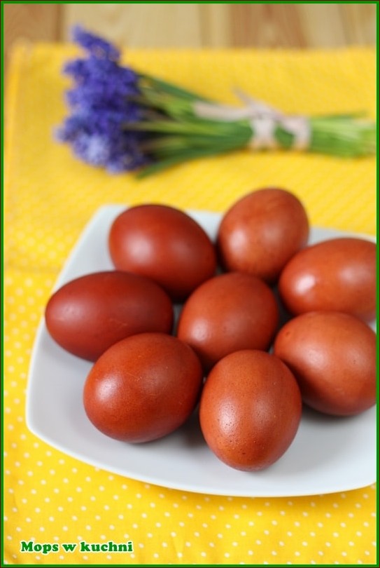 Farbowanie jajek w cebuli - kultywuj tradycję Wielkanocy w domu