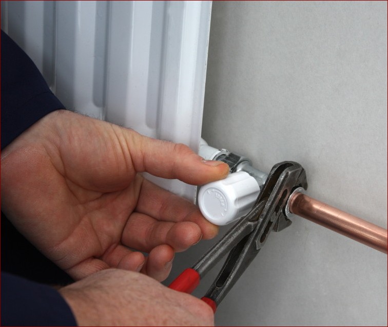 Jak odpowietrzyć grzejnik żeliwny? Skuteczny sposób na zwiększenie wydajności ogrzewania