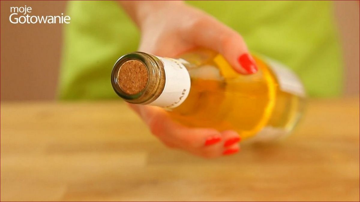 Jak otworzyć wino bez korkociągu - 5 sprytnych sposobów, gdy zapomnisz korkociąga