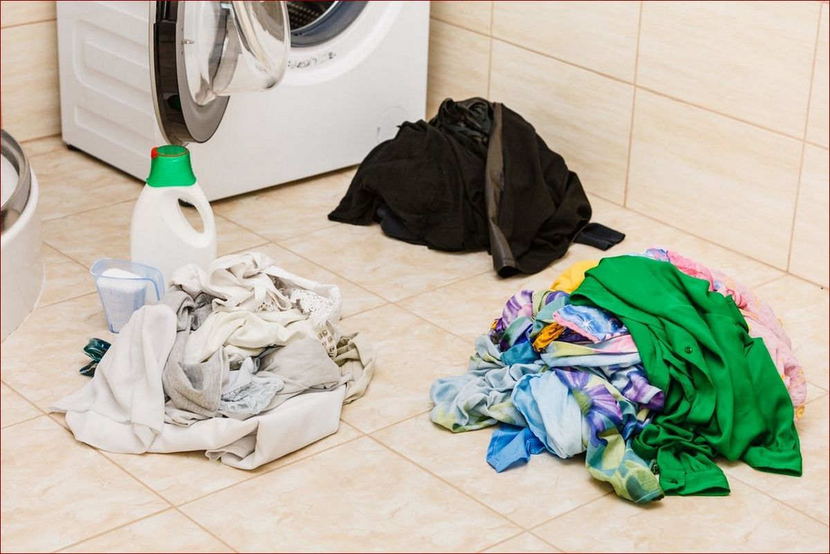 Jak uratować zafarbowane ubrania: 7 trików, które ocalą Twoją garderobę