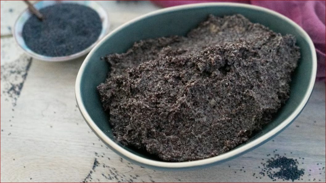 Jak uratować zamoczoną książkę? Skuteczne sposoby na ratunek dla mokrych stron