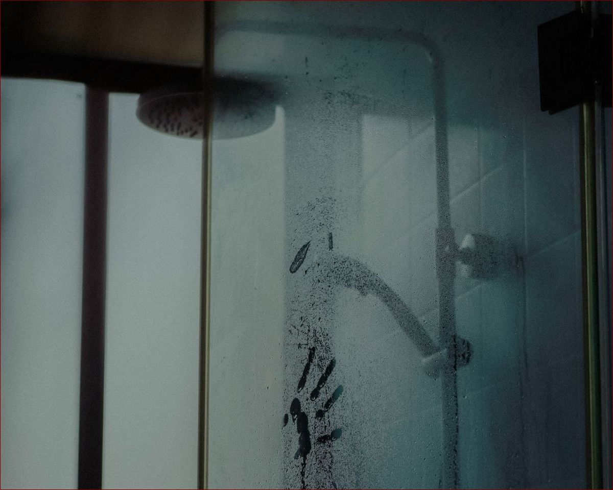 Jak usunąć czarną pleśń z silikonu? Sprawdzone kroki dla czystych uszczelnień