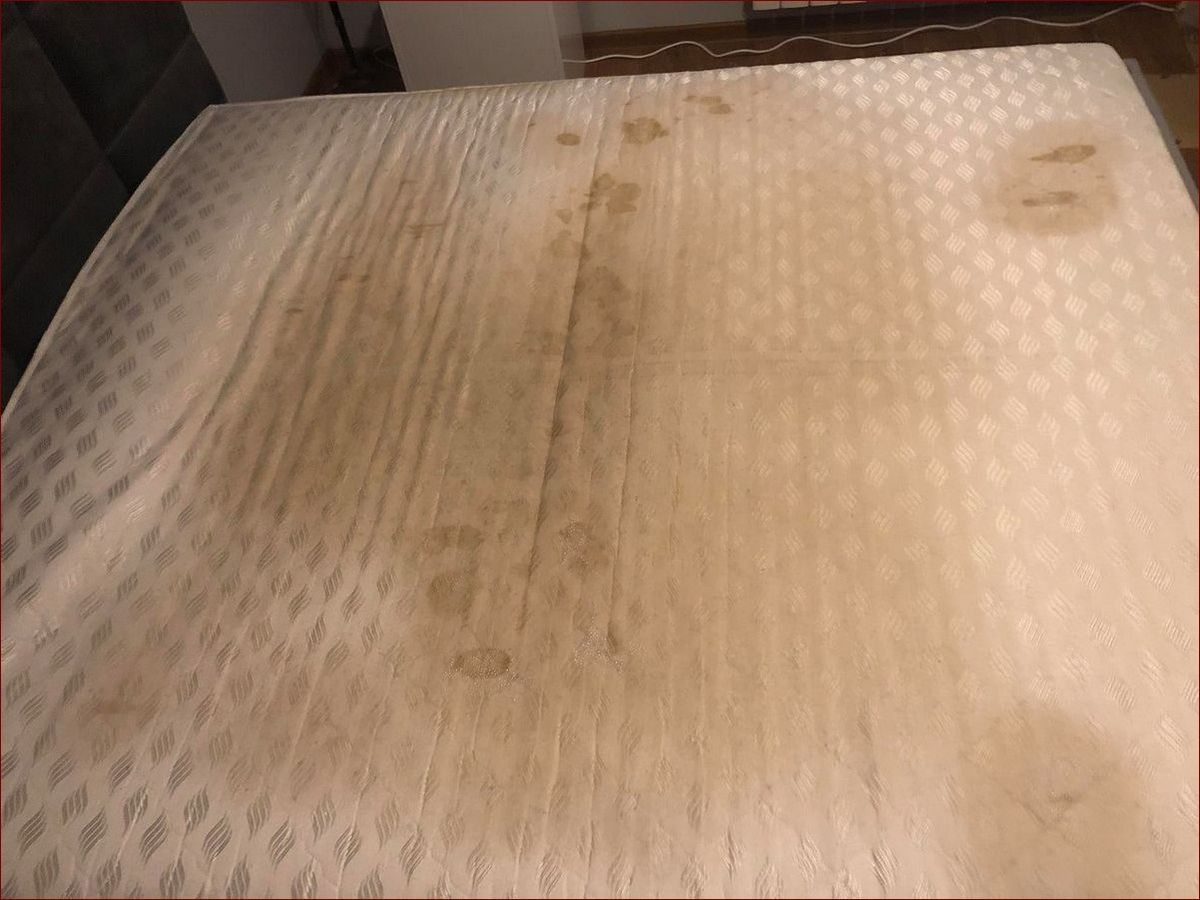 Jak usunąć krew z materaca raz na zawsze - Skuteczne sposoby na trwałe pozbycie się plam krwi