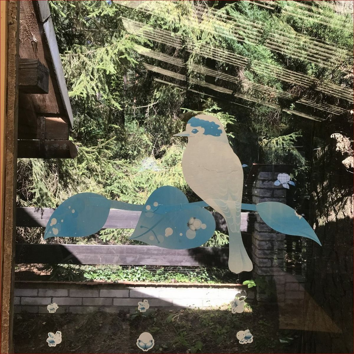 Jak usunąć naklejkę z szyby? Kompleksowy przewodnik krok po kroku