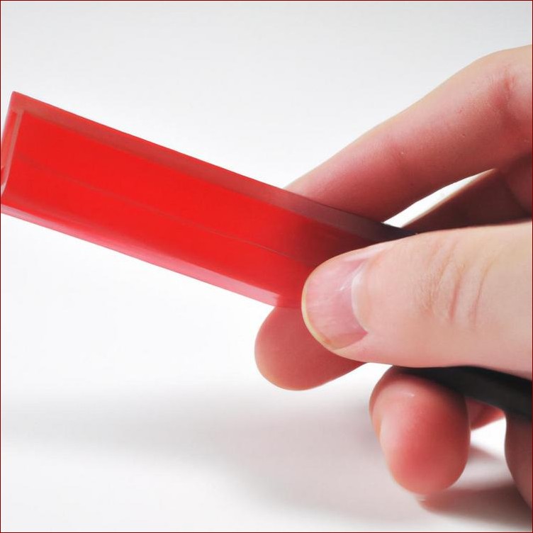 Jak usunąć naklejki z mebli – Skuteczne metody i porady eksperta dla każdego rodzaju powierzchni