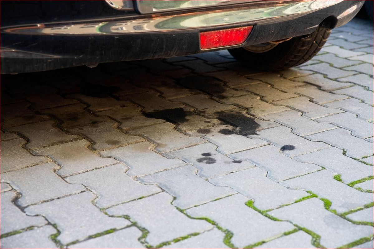 Jak usunąć olej z kostki brukowej? Skuteczne porady, metody i środki czyszczące