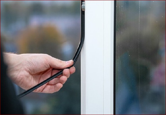 Jak uszczelnić okna na zimę? Kompleksowy poradnik z kluczowymi wskazówkami