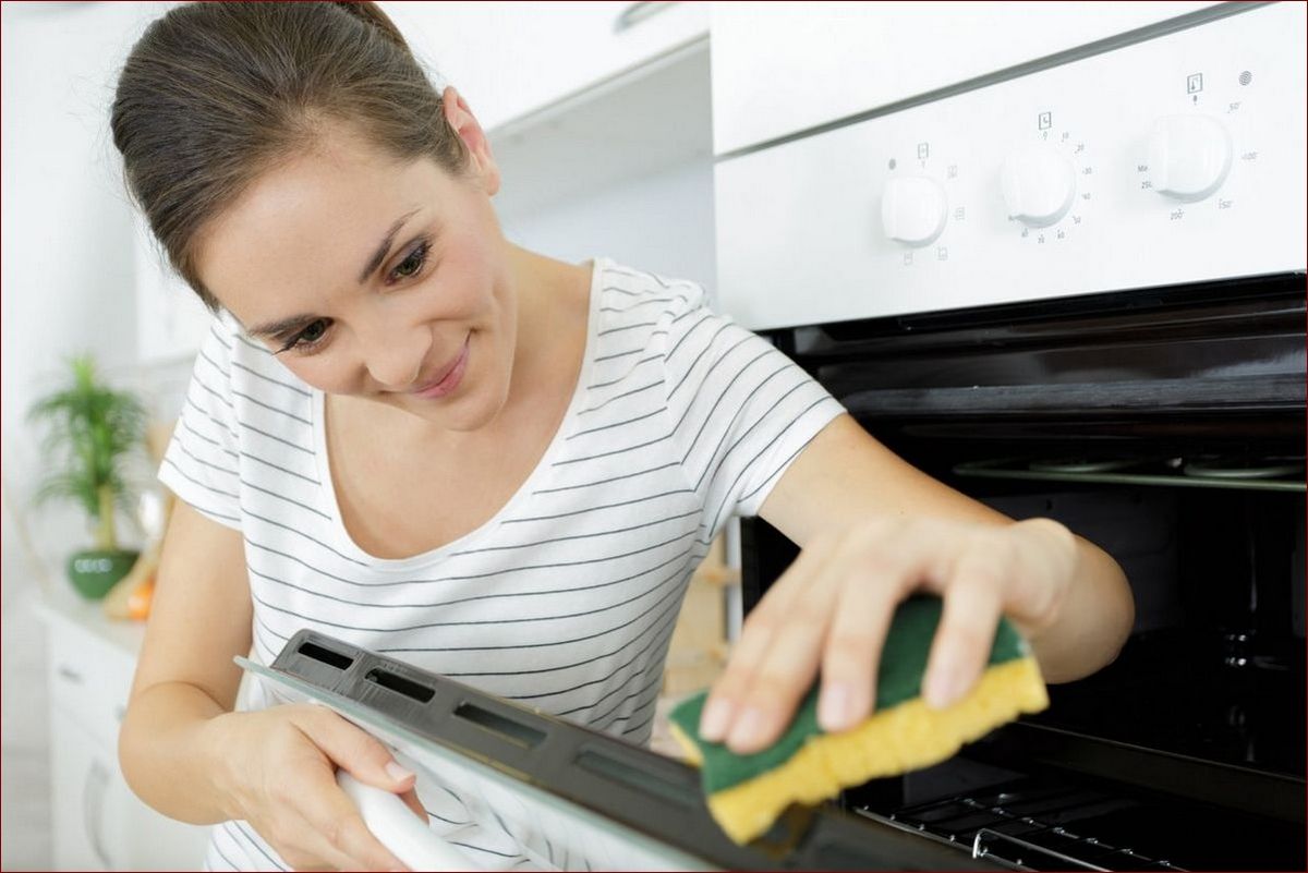 Jak wyczyścić piekarnik tabletką do zmywarki? Prosty trik, który zadziwi