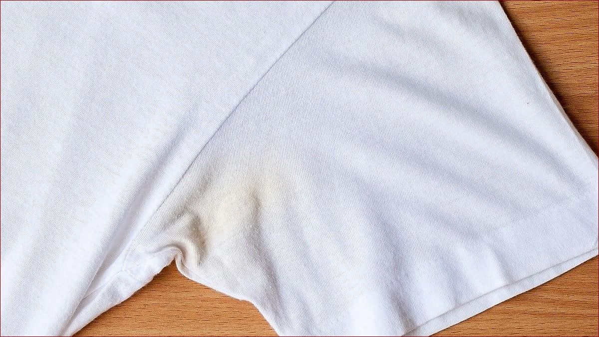 Żółte plamy pod pachami? Poznaj 7 domowych sposobów, aby się ich pozbyć!