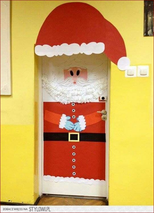 Ozdoby świąteczne na drzwi - przekształć swój dom w świąteczne miasteczko