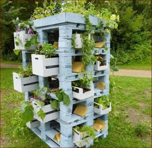 Palety w ogrodzie - Jak stworzyć piękne i niepowtarzalne miejsce z drewnianych skrzyń