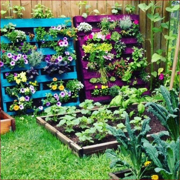 Palety w ogrodzie - Jak stworzyć piękne i niepowtarzalne miejsce z drewnianych skrzyń