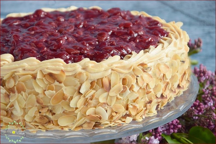 Tort urodzinowy przepis łatwy: Kroki do domowej słodkiej uczty () Tort urodzinowy przepis łatwy: Kroki do domowej słodkiej uczty