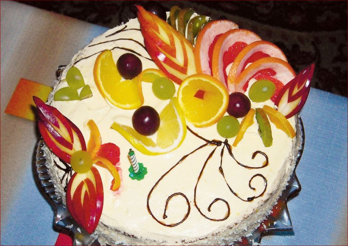 Tort urodzinowy przepis łatwy: Kroki do domowej słodkiej uczty