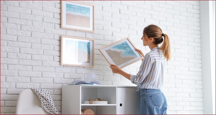 Wieszanie obrazów bez wiercenia - proste i bezpieczne sposoby dekoracji ścian