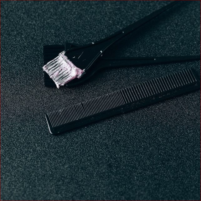 Zmyć czarną farbę ze skóry – Skuteczne metody i naturalne składniki