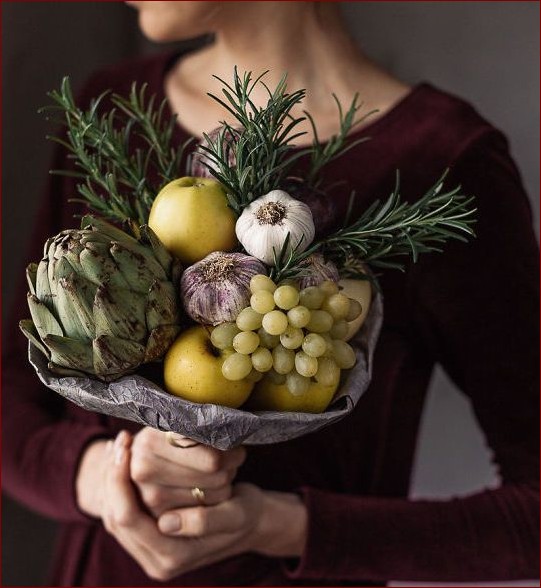 Bukiety z owoców - jak je zrobić krok po kroku? Praktyczny poradnik