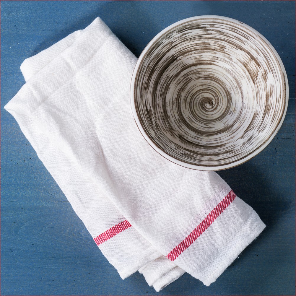 Jak schłodzić pokój bez klimatyzacji? 10 niedrogich i energooszczędnych sposobów