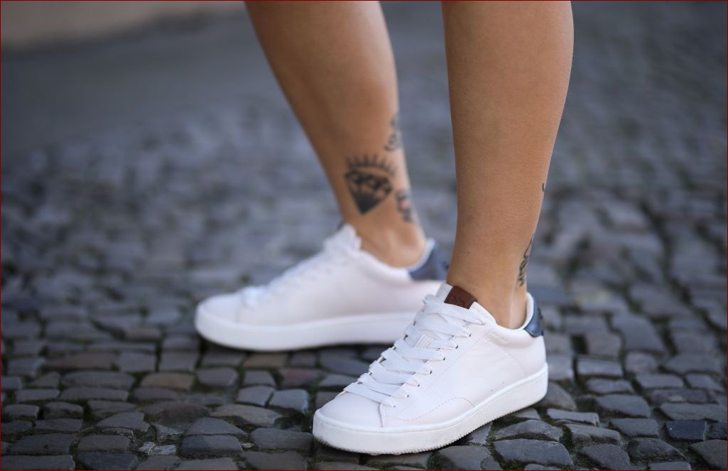 Jak wybielić buty - Skuteczne sposoby na śnieżnobiałe obuwie w 5 prostych krokach