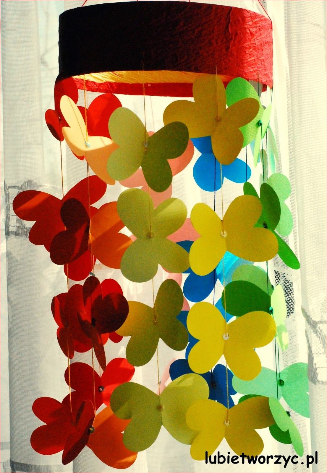 Ozdoby wiosenne z papieru: Kreatywne i niepowtarzalne dekoracje domowe