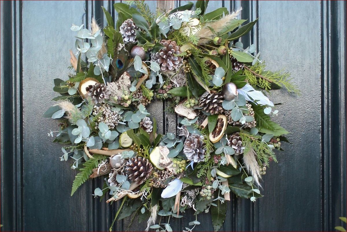 Wianek bożonarodzeniowy na drzwi - Niezawodny sposób na świąteczną atmosferę () Wianek bożonarodzeniowy na drzwi - Niezawodny sposób na świąteczną atmosferę